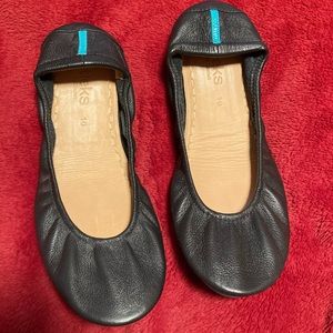 Tieks NWOT size 10 black flats.